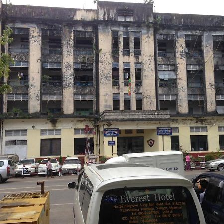 Everest Hotel Yangon Esterno foto