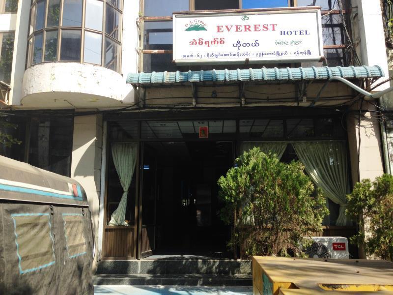 Everest Hotel Yangon Esterno foto
