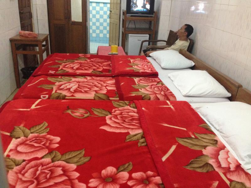 Everest Hotel Yangon Esterno foto