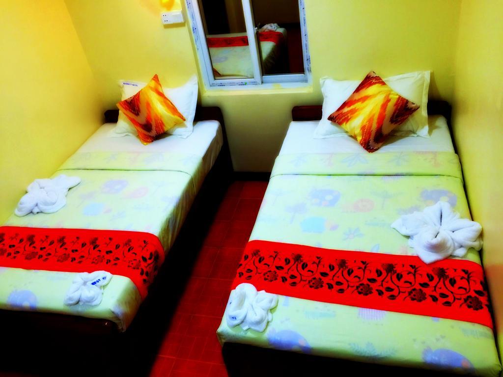 Everest Hotel Yangon Esterno foto
