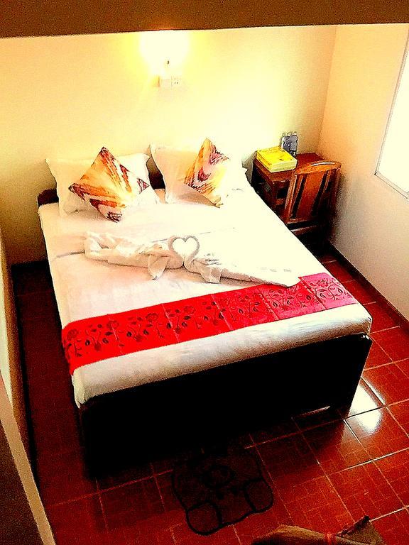 Everest Hotel Yangon Esterno foto