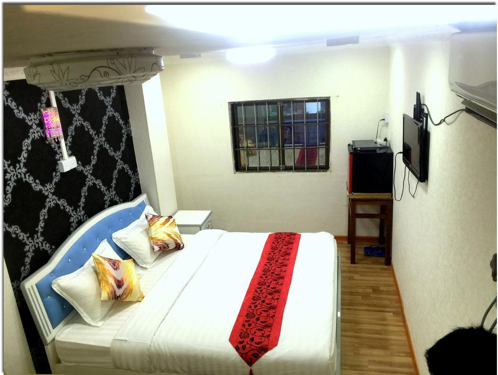 Everest Hotel Yangon Esterno foto