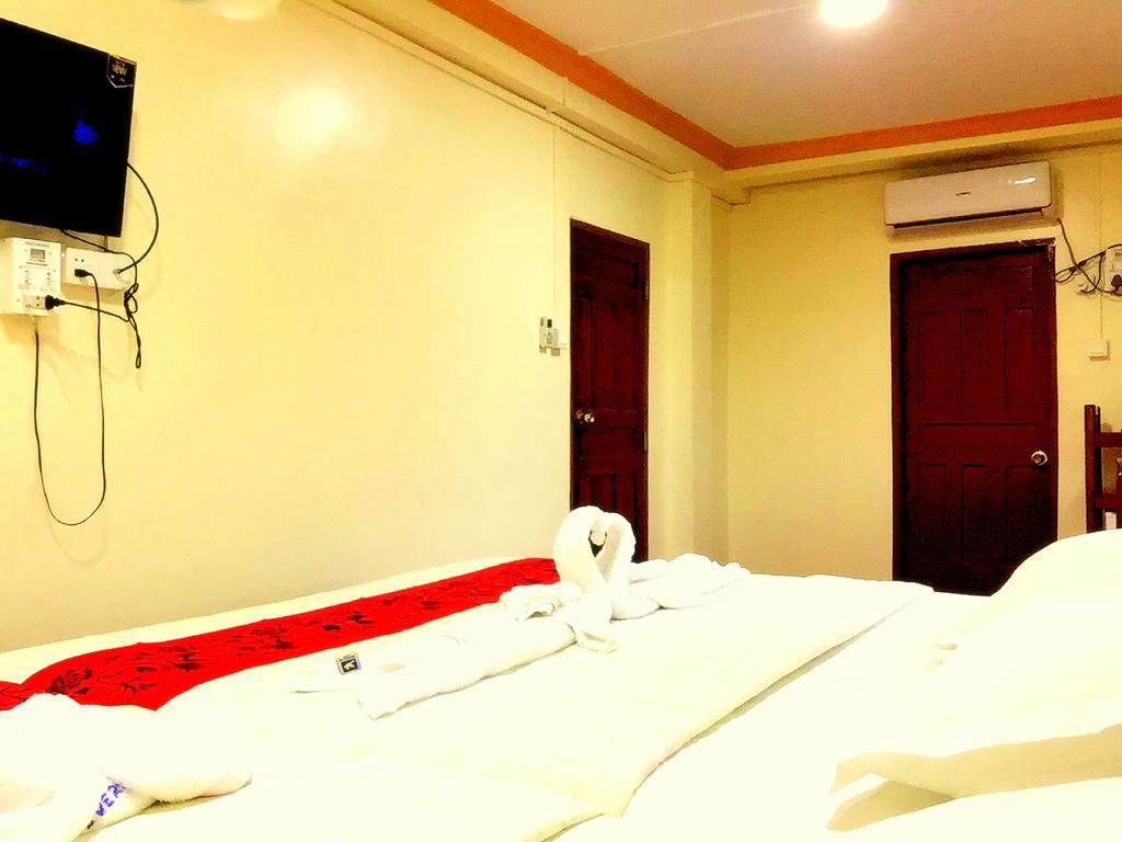 Everest Hotel Yangon Esterno foto