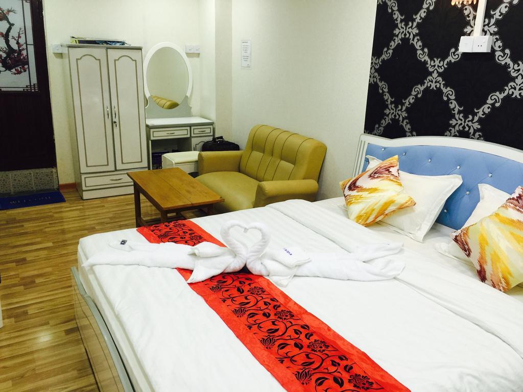 Everest Hotel Yangon Esterno foto