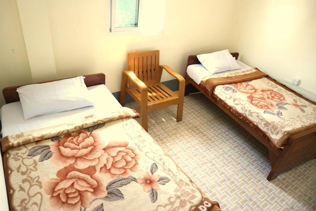 Everest Hotel Yangon Esterno foto