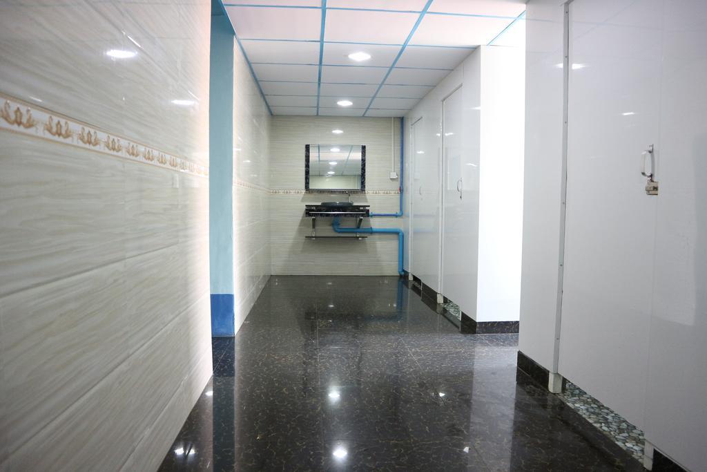 Everest Hotel Yangon Esterno foto