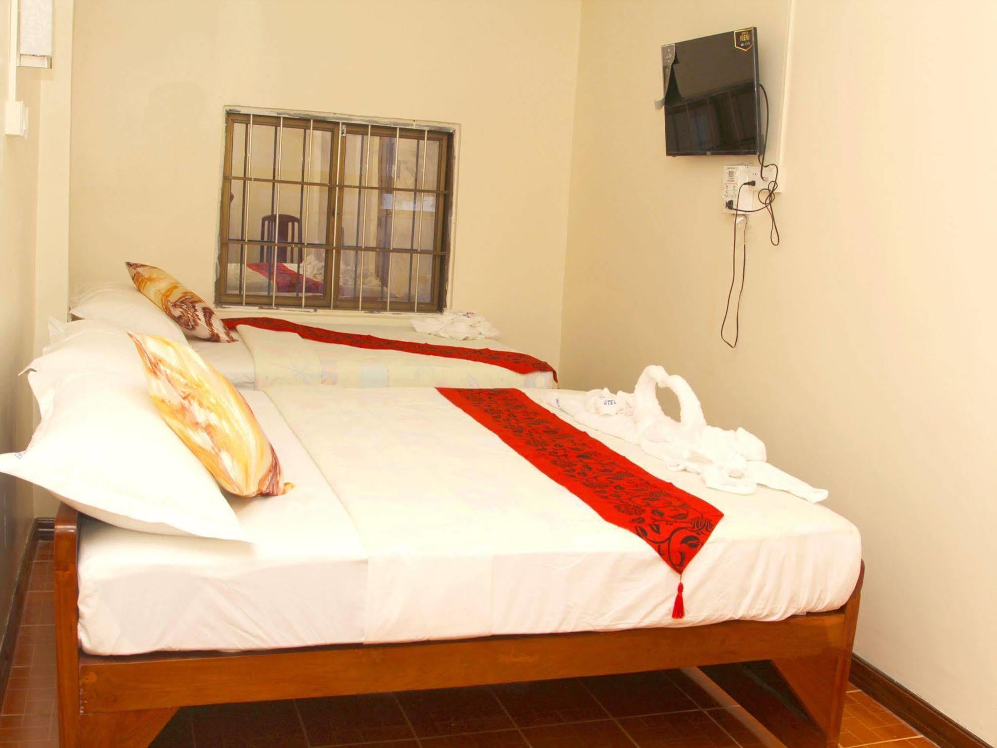Everest Hotel Yangon Esterno foto
