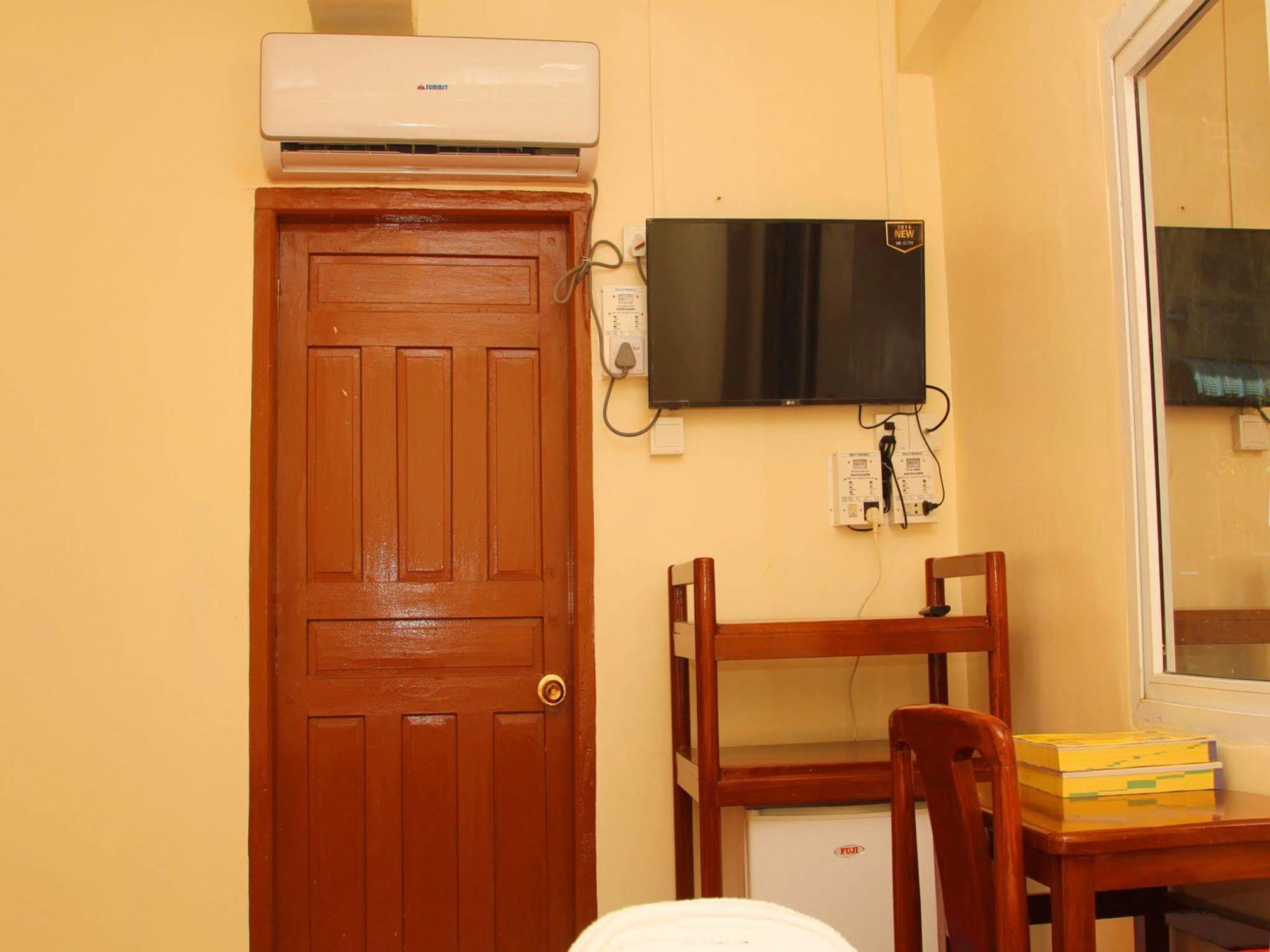 Everest Hotel Yangon Esterno foto