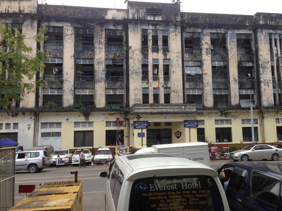 Everest Hotel Yangon Esterno foto